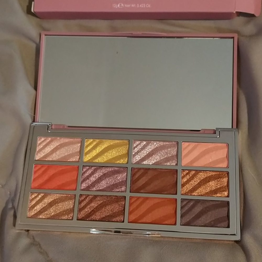Brand New Ciaté-The Velvet Palette